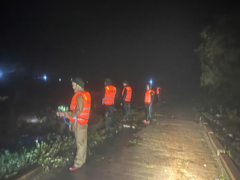 Quảng Trị: 12 người mất tích, nhiều khu vực miền núi bị chia cắt, cô lập- Ảnh 1.