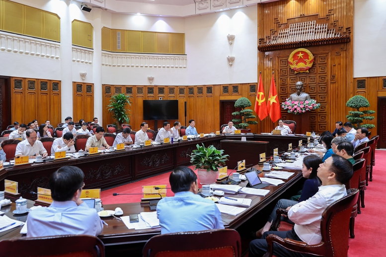 Thủ tướng: Tiếp tục đổi mới tư duy, cách làm trong đầu tư công, tập trung cho các dự án "xoay chuyển tình thế"- Ảnh 3.