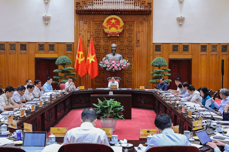 Thủ tướng: Tiếp tục đổi mới tư duy, cách làm trong đầu tư công, tập trung cho các dự án "xoay chuyển tình thế"- Ảnh 1.