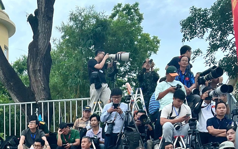 Bộ trưởng Bộ Quốc phòng Phan Văn Giang cảm ơn khối báo chí góp sức cho thành công của A80