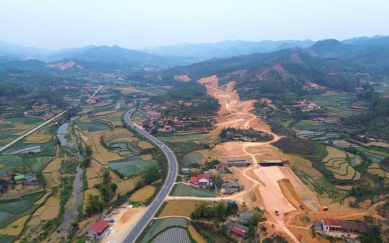 Quyết liệt tháo gỡ vướng mắc, đẩy nhanh tiến độ hoàn thành 4 dự án cao tốc năm 2025