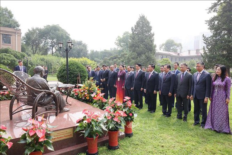 Chủ tịch nước Lương Cường gặp gỡ cộng đồng người Việt Nam tại Trung Quốc- Ảnh 4.