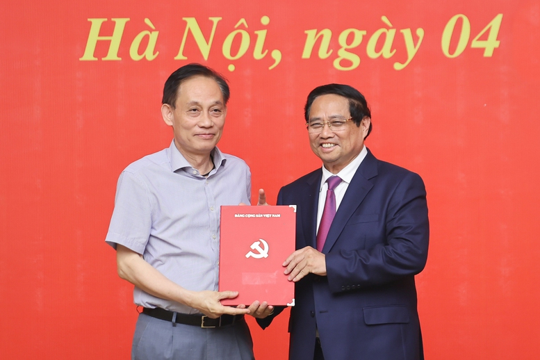 Thủ tướng trao quyết định bổ nhiệm lãnh đạo 8 bộ, cơ quan- Ảnh 3.