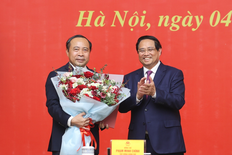Thủ tướng trao quyết định bổ nhiệm lãnh đạo 8 bộ, cơ quan- Ảnh 10.