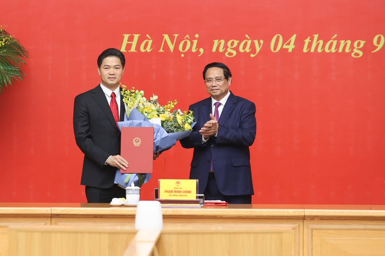 Thủ tướng trao quyết định bổ nhiệm lãnh đạo 8 bộ, cơ quan- Ảnh 5.