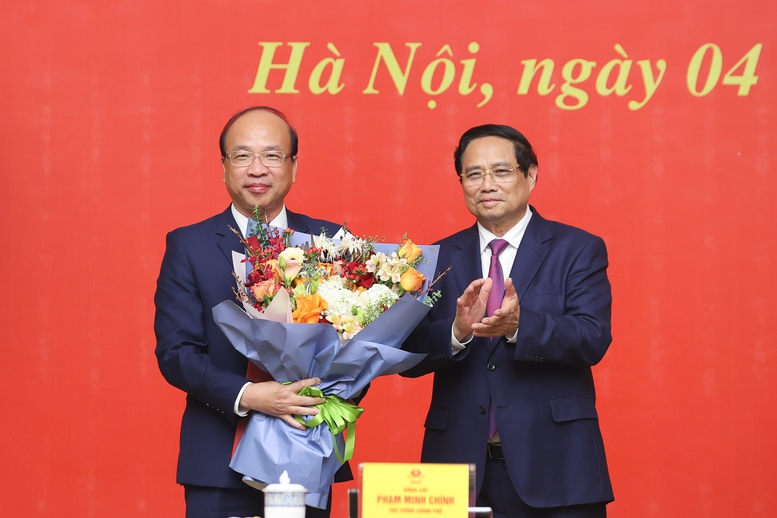 Thủ tướng trao quyết định bổ nhiệm lãnh đạo 8 bộ, cơ quan- Ảnh 6.