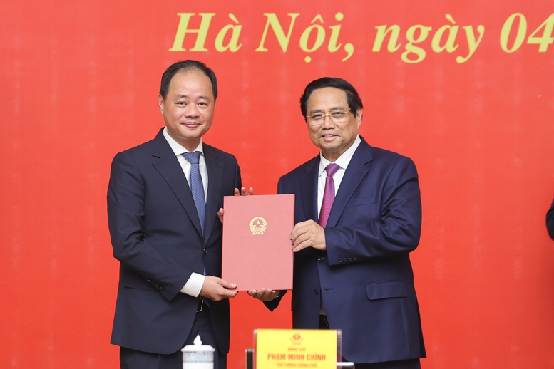 Thủ tướng trao quyết định bổ nhiệm lãnh đạo 8 bộ, cơ quan- Ảnh 9.