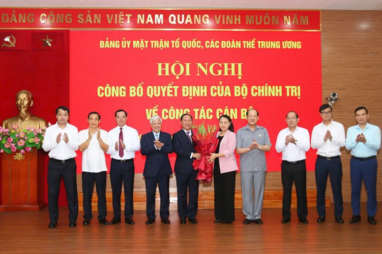 Phân công, chỉ định đồng chí Nguyễn Phi Long giữ chức Phó Bí thư Đảng ủy MTTQ, các đoàn thể Trung ương- Ảnh 5.