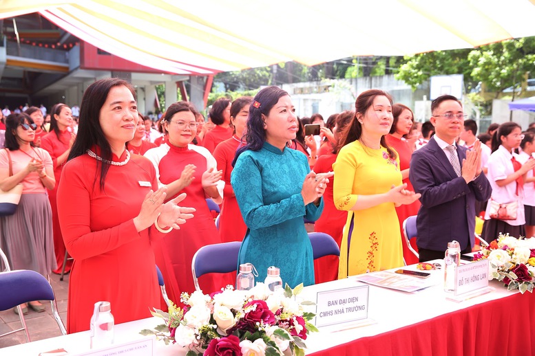 Không khí hân hoan khai giảng năm học mới lan tỏa khắp mọi miền Tổ quốc- Ảnh 3.