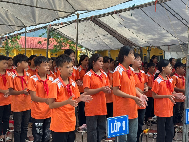 Không khí hân hoan khai giảng năm học mới lan tỏa khắp mọi miền Tổ quốc- Ảnh 23.
