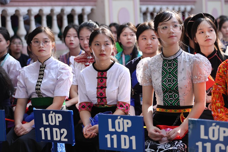 Không khí hân hoan khai giảng năm học mới lan tỏa khắp mọi miền Tổ quốc- Ảnh 25.