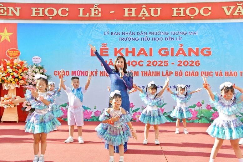 Không khí hân hoan khai giảng năm học mới lan tỏa khắp mọi miền Tổ quốc- Ảnh 7.