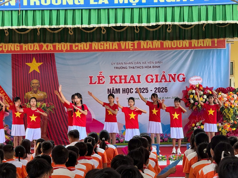 Không khí hân hoan khai giảng năm học mới lan tỏa khắp mọi miền Tổ quốc- Ảnh 22.