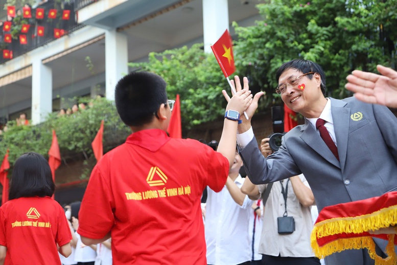 Không khí hân hoan khai giảng năm học mới lan tỏa khắp mọi miền Tổ quốc- Ảnh 5.