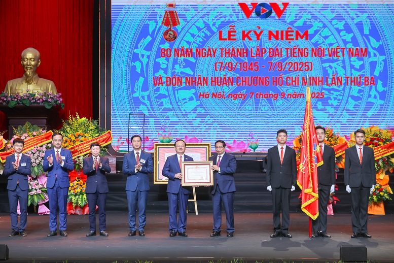 Thủ tướng: "Tiếng nói Việt Nam" luôn vang xa, bay cao, tạo động lực, truyền cảm hứng cho các thế hệ- Ảnh 3.