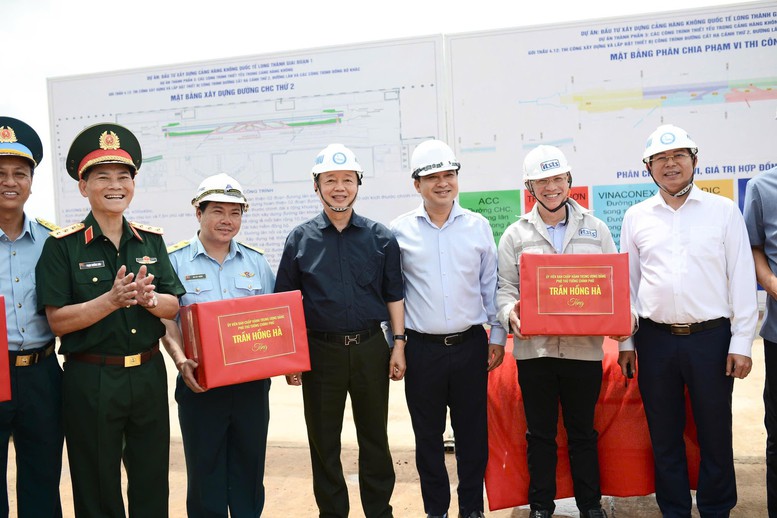 Sân bay Long Thành phải hoàn thành đúng tiến độ an toàn, hiệu quả và để lại dấu ấn lâu dài- Ảnh 7. Sân bay Long Thành phải hoàn thành đúng tiến độ an toàn, hiệu quả và để lại dấu ấn lâu dài- Ảnh 7.