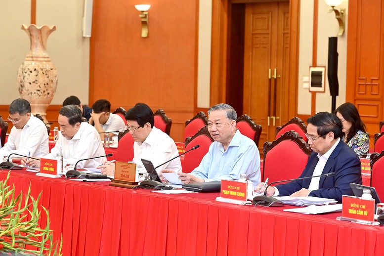 Tổng Bí thư Tô Lâm chủ trì cuộc làm việc của Bộ Chính trị với Ban Thường vụ Đảng ủy Công an Trung ương- Ảnh 6. Tổng Bí thư Tô Lâm phát biểu kết luận tại cuộc làm việc với Ban Thường vụ Đảng ủy Công an Trung ương - Ảnh: Báo Nhân dân