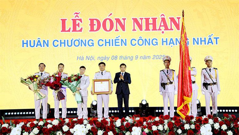 Hải quan đón nhận Huân chương Chiến công hạng Nhất nhân kỷ niệm 80 năm ngày truyền thống- Ảnh 3.