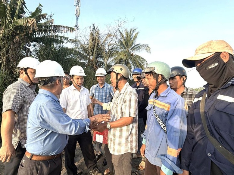 Ngành điện miền Nam: Xuyên Tết bám công trường- Ảnh 2.