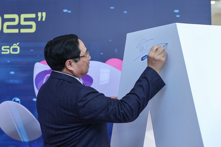 Thủ tướng: VTV phát huy vai trò đặc biệt quan trọng trong hệ thống thông tin, truyền thông và định hướng tư tưởng- Ảnh 13.