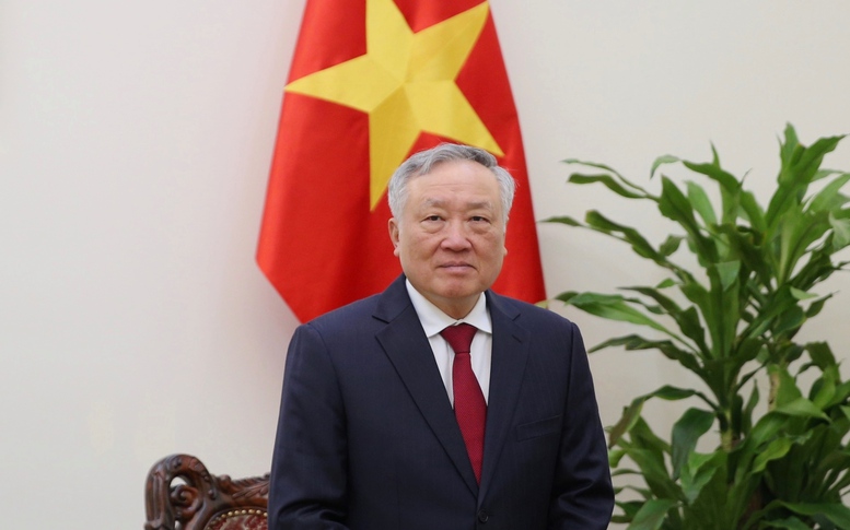 Phó Thủ tướng Thường trực Nguyễn Hòa Bình lên đường thăm làm việc tại Singapore