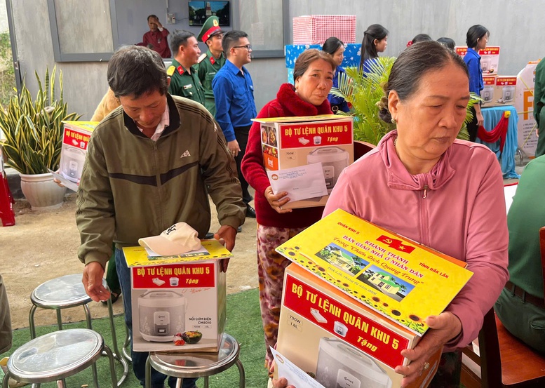 Quân khu 5 hoàn thành thắng lợi Chiến dịch Quang Trung, trao 610 căn nhà mới cho nhân dân- Ảnh 5.