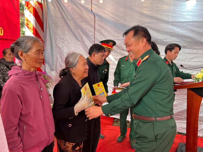 Quân khu 5 hoàn thành thắng lợi Chiến dịch Quang Trung, trao 610 căn nhà mới cho nhân dân- Ảnh 4.