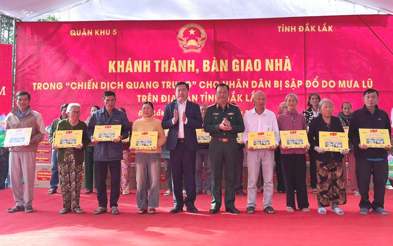 Quân khu 5 hoàn thành thắng lợi Chiến dịch Quang Trung, trao 610 căn nhà mới cho nhân dân