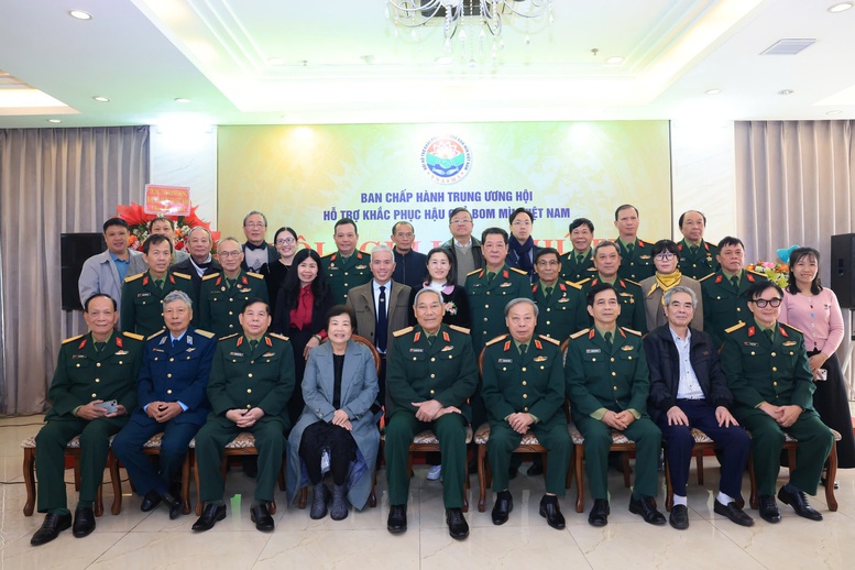 Khắc phục hậu quả bom mìn: Hướng tới an sinh bền vững và phát triển lâu dài- Ảnh 2. Khắc phục hậu quả bom mìn: Hướng tới an sinh bền vững và phát triển lâu dài- Ảnh 2.