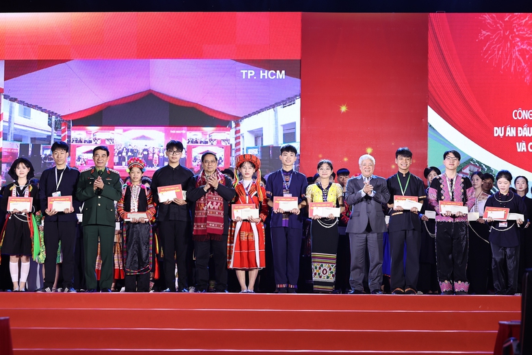 Thủ tướng dự khởi công 3 ngôi trường của "tình dân tộc, nghĩa đồng bào"- Ảnh 12.