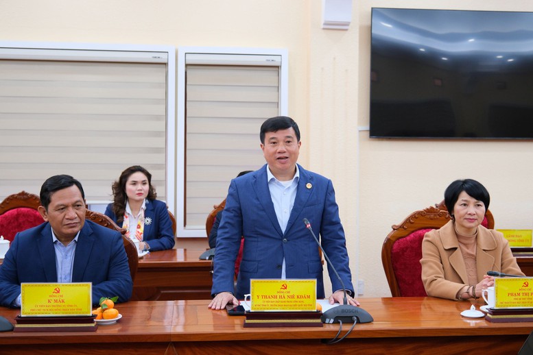 Agribank trao 5 tỷ đồng chăm lo an sinh xã hội tại Lâm Đồng- Ảnh 2.