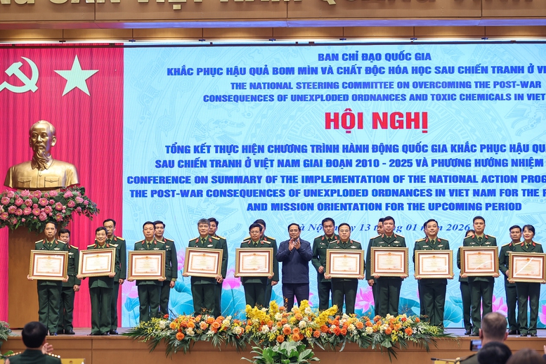 Thủ tướng: Cơ bản làm sạch ô nhiễm bom mìn vào thời điểm kỷ niệm 100 năm Quốc khánh- Ảnh 12.