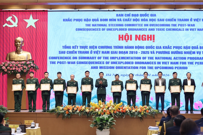 Thủ tướng: Cơ bản làm sạch ô nhiễm bom mìn vào thời điểm kỷ niệm 100 năm Quốc khánh- Ảnh 14.