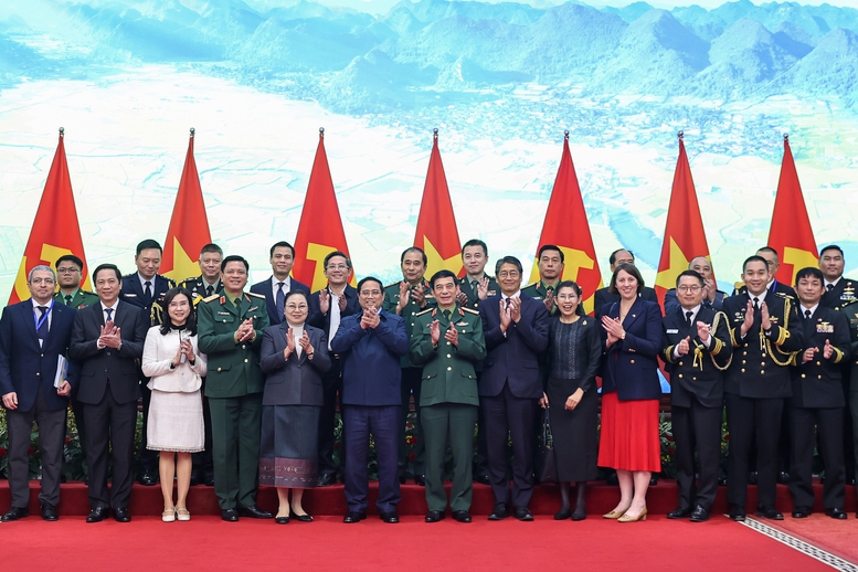 Thủ tướng: Cơ bản làm sạch ô nhiễm bom mìn vào thời điểm kỷ niệm 100 năm Quốc khánh- Ảnh 15.