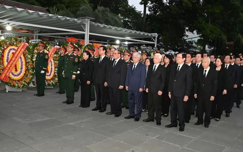 Lãnh đạo Đảng, Nhà nước viếng Đại tướng, Anh hùng Lực lượng vũ trang nhân dân Lê Văn Dũng