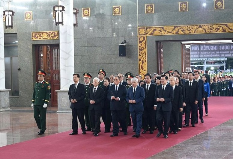Lãnh đạo Đảng, Nhà nước viếng Đại tướng, Anh hùng Lực lượng vũ trang nhân dân Lê Văn Dũng- Ảnh 1.