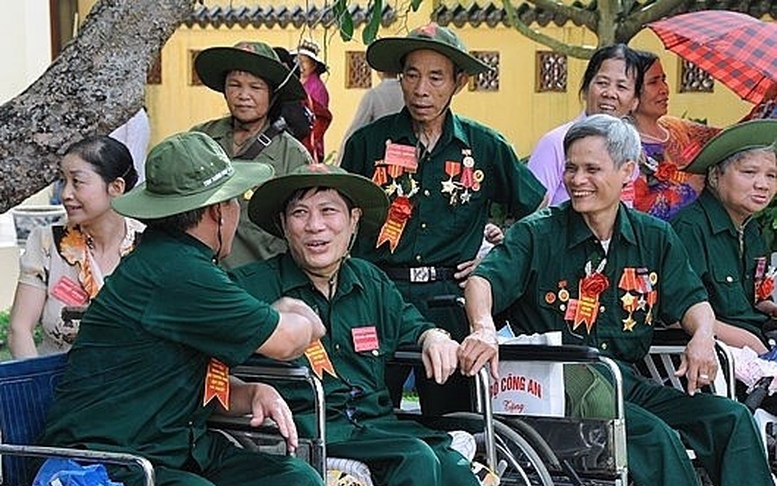 Giải ngân quà Tết: Vẫn còn vướng mắc ở khâu lập danh sách chi trả