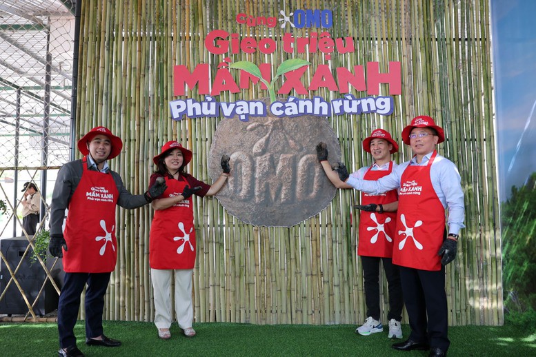 Tiếp nối hành trình Vì một Việt Nam xanh: OMO Trao tặng 20.000 banh hạt giống cho Vườn quốc gia Núi Chúa- Ảnh 1.