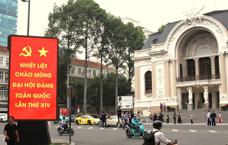 Rực rỡ cờ, hoa ch&agrave;o mừng Đại hội XIV của Đảng- Ảnh 2.