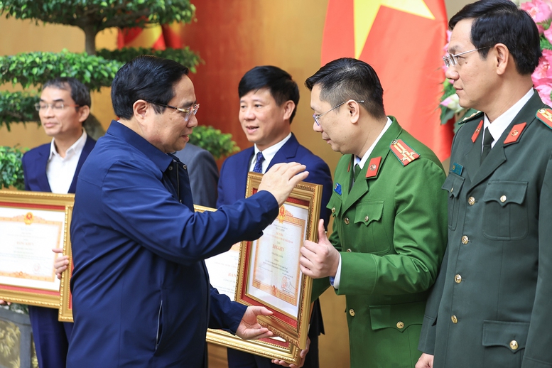 TỔNG THUẬT: Thủ tướng Chính phủ chủ trì Hội nghị tổng kết 