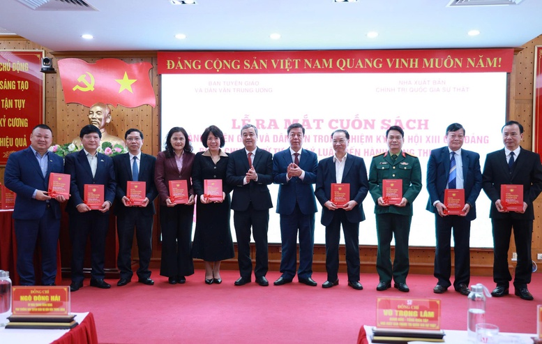 Ra mắt sách của ngành Tuyên giáo và Dân vận chào mừng Đại hội đại biểu toàn quốc lần thứ XIV của Đảng- Ảnh 2.