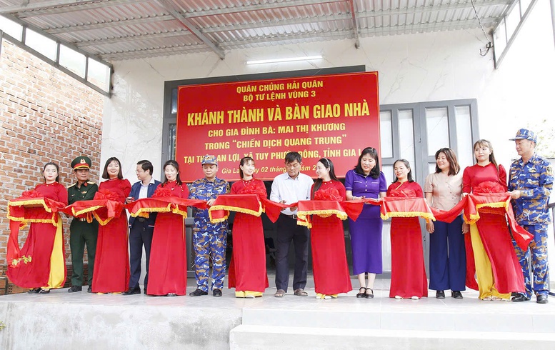 Thi công vượt tiến độ, Vùng 3 Hải quân sớm bàn giao nhà cho người dân vùng lũ Gia Lai- Ảnh 2.