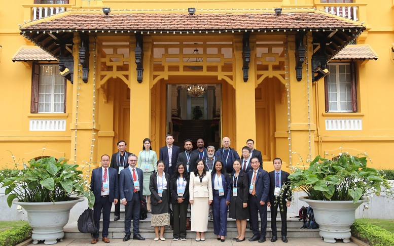 Báo chí quốc tế: Thành tựu sau 40 năm Đổi mới là minh chứng sống động cho đường lối đúng đắn của Đảng