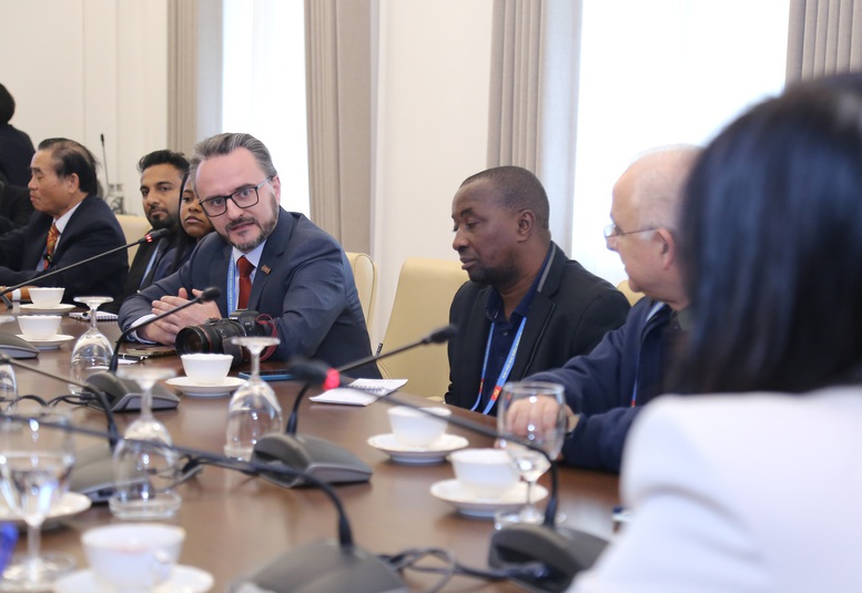 Báo chí quốc tế: Thành tựu sau 40 năm Đổi mới là minh chứng sống động cho đường lối đúng đắn của Đảng- Ảnh 2.