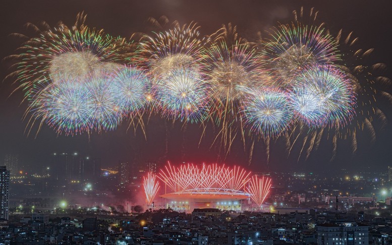 Chùm ảnh: Tổng duyệt bắn pháo hoa chào mừng Đại hội XIV của Đảng