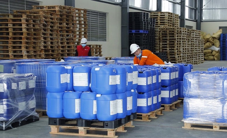 Phân cấp thực hiện thủ tục hành chính về hóa chất- Ảnh 1.