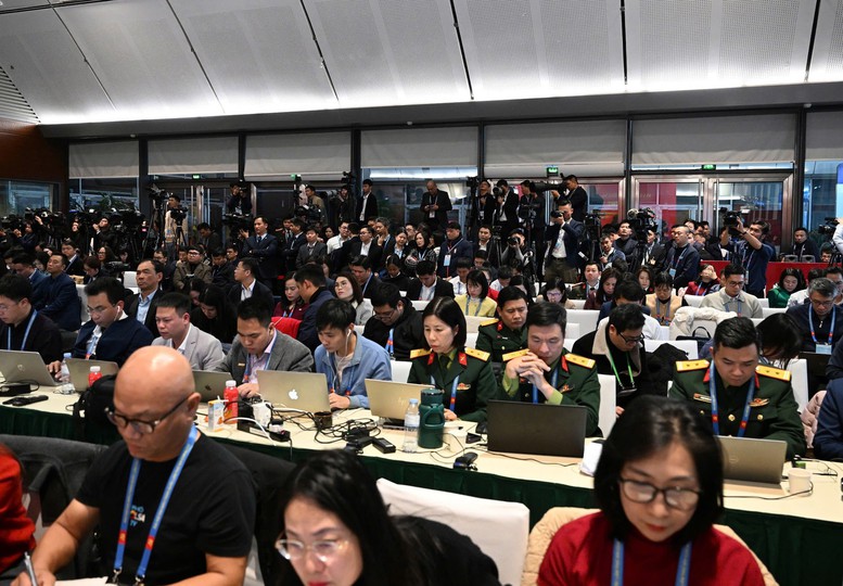 Tổng Bí thư Tô Lâm chủ trì Họp báo quốc tế thông báo kết quả Đại hội XIV của Đảng- Ảnh 5. Tổng Bí thư Tô Lâm chủ trì Họp báo quốc tế thông báo kết quả Đại hội XIV của Đảng- Ảnh 5.