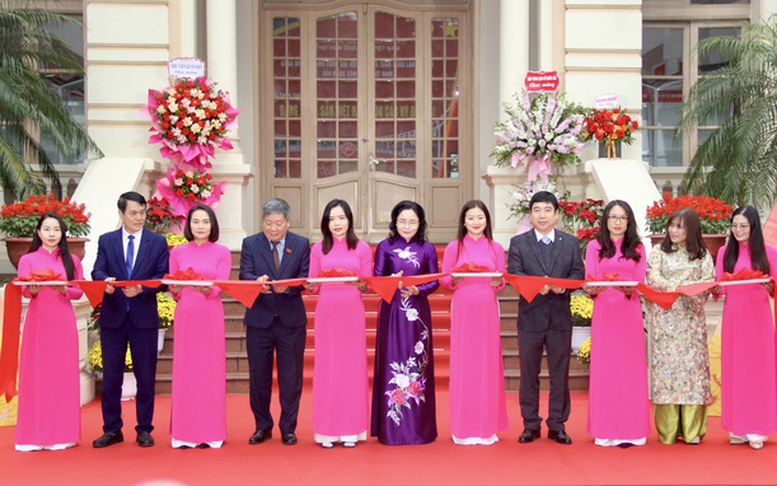 Khai mạc Triển lãm tư liệu 'Đảng Cộng sản Việt Nam qua các kỳ Đại hội'