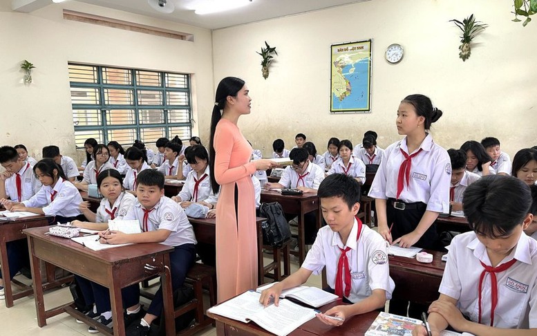 Xếp lương khi chuyển từ nhân viên văn thư sang giáo viên