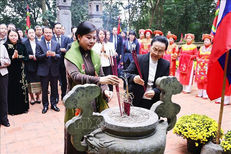 Phu nhân của Tổng Bí thư Tô Lâm cùng Phu nhân của Tổng Bí thư, Chủ tịch nước Lào thăm và hoạt động tại Ninh Bình- Ảnh 1.